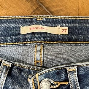 Levi’s 714 Straight Leg - Size 27